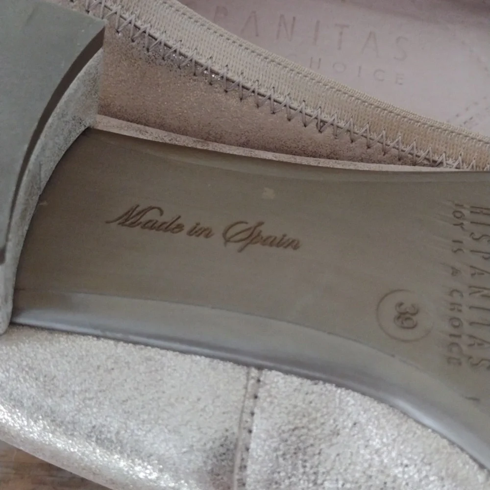 Hispanitas Joy is a Choice 2 Tone Metallic Block Heel Shoe Size 39 US Size 9